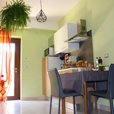 לינה וארוחת בוקר Il Roseto Di Daniela 3*